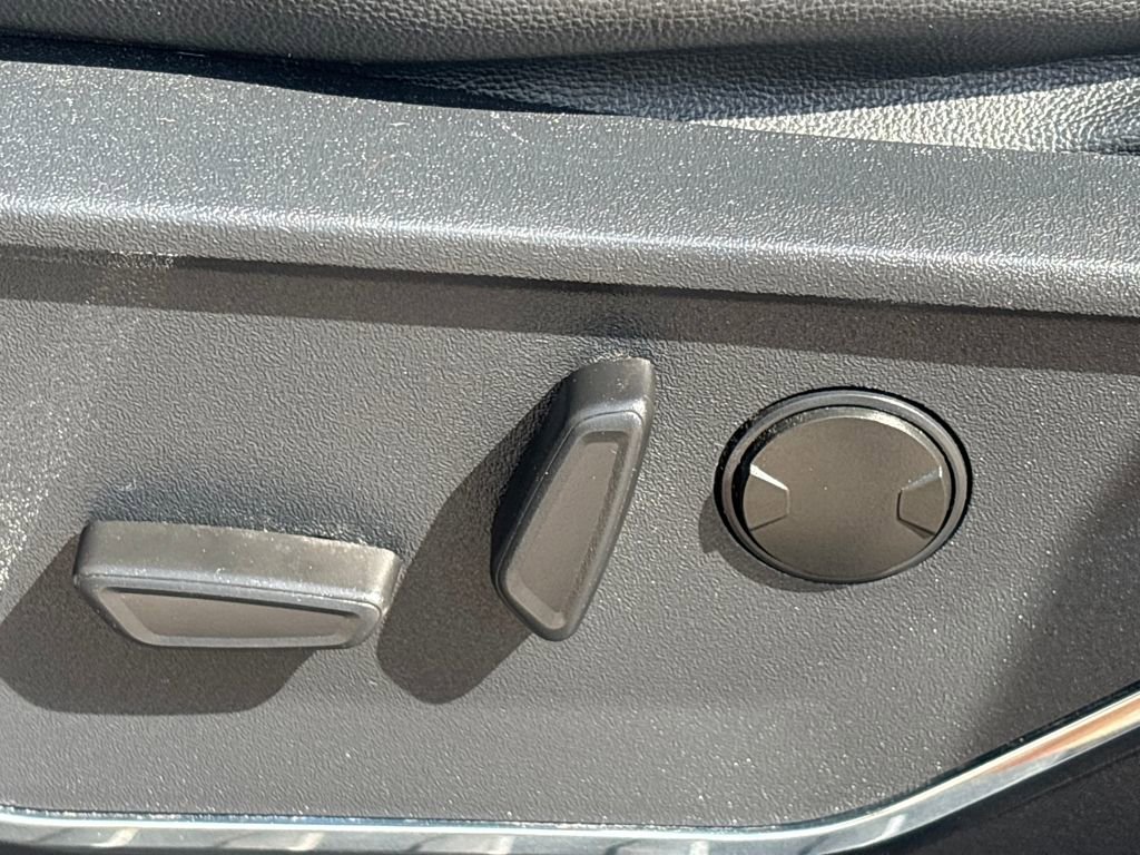 Used 2023 Ford F150 Lariat image 10