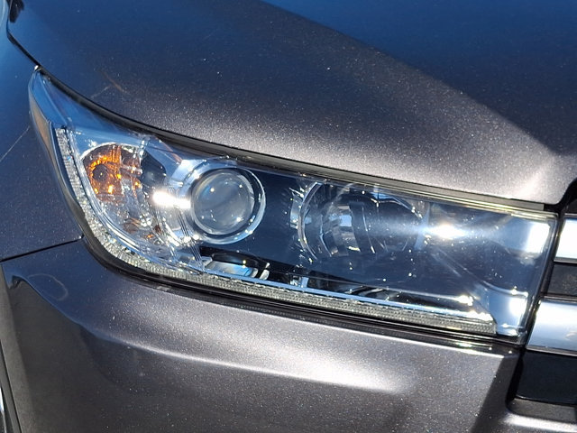 Used 2018 Toyota Highlander Limited AWD/4WD image 9