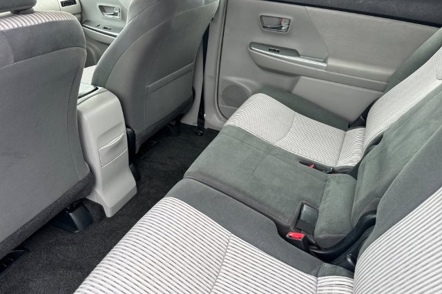 Certified 2017 Toyota Prius V Two FWD image 14