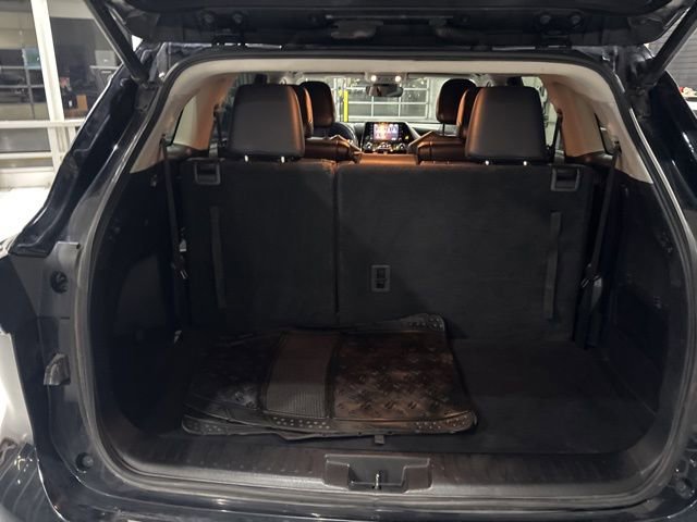 Used 2021 Toyota Highlander XLE AWD/4WD image 30