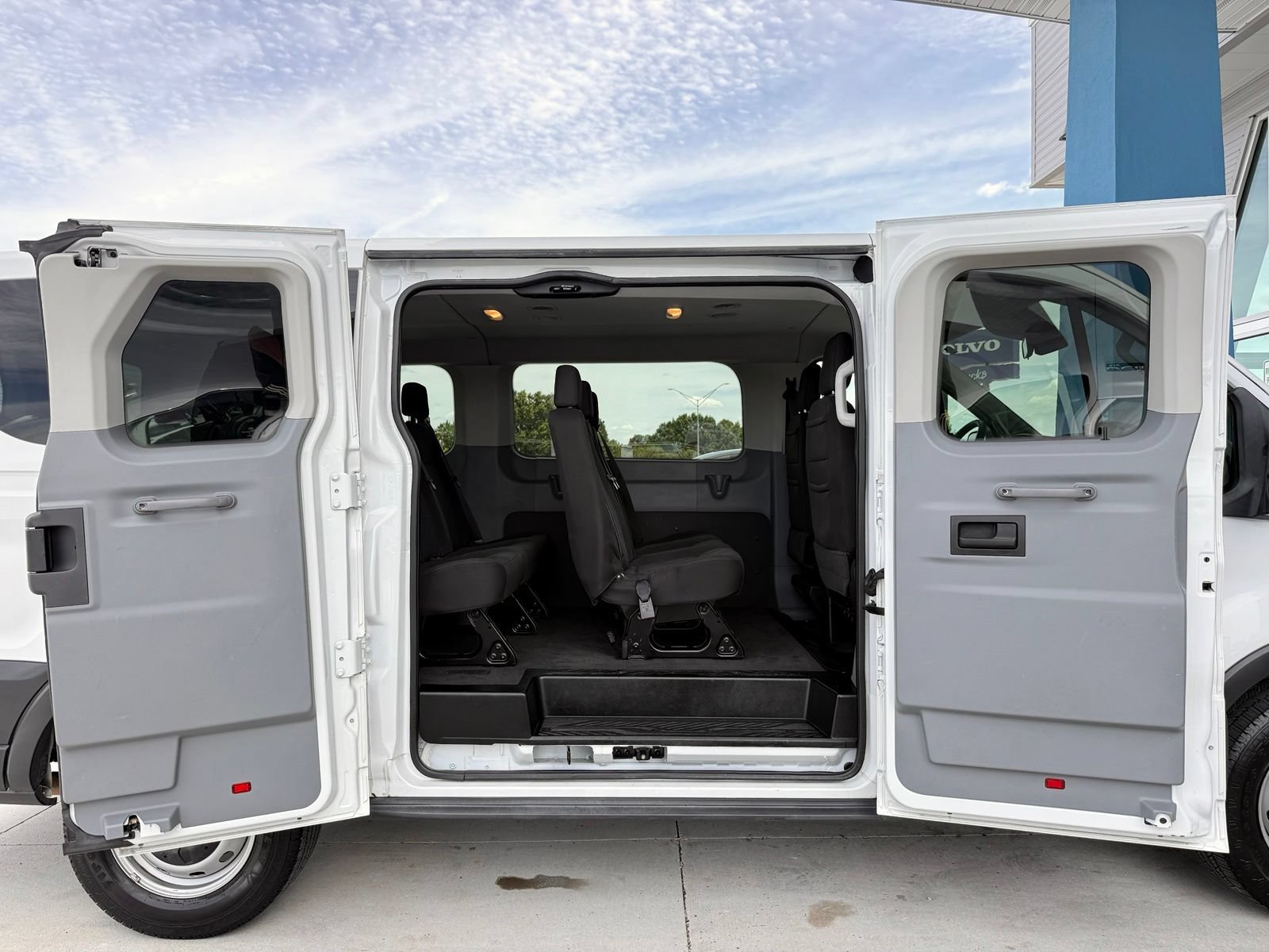 Used 2018 Ford Transit 150 XL RWD image 17