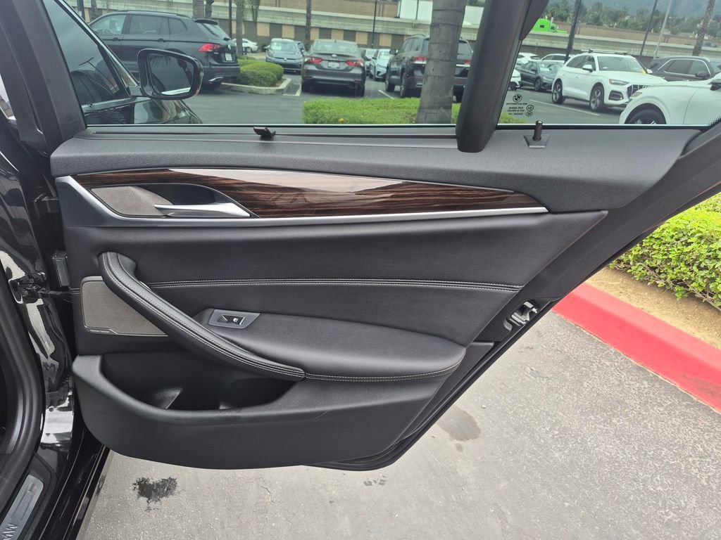 Used 2021 BMW 540i xDrive w/ Executive Package image 36