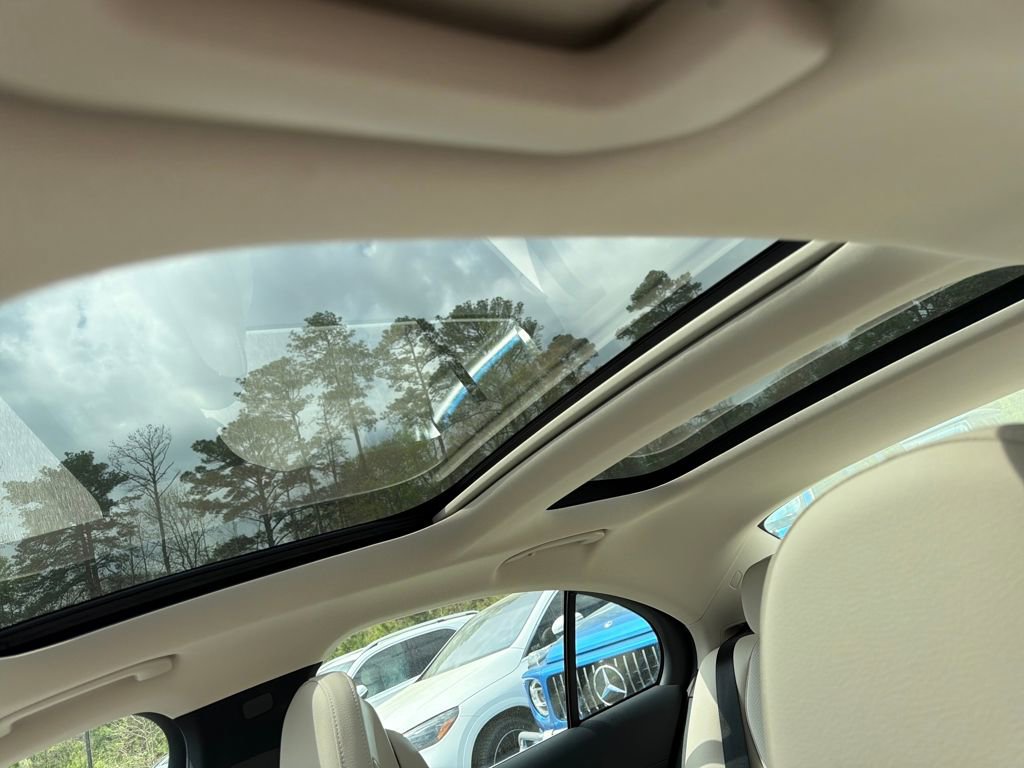 Used 2025 Mercedes-Benz E 350 4MATIC Sedan image 9