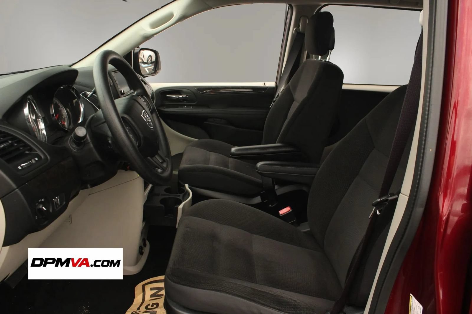 Used 2018 Dodge Grand Caravan SE w/ UConnect Hands-Free Group FWD image 14
