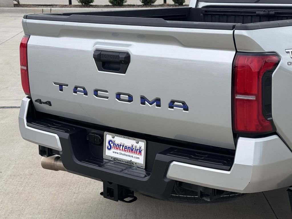 Used 2024 Toyota Tacoma TRD Off-Road AWD/4WD image 6