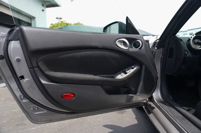 Used 2009 Nissan 370Z Coupe RWD image 37