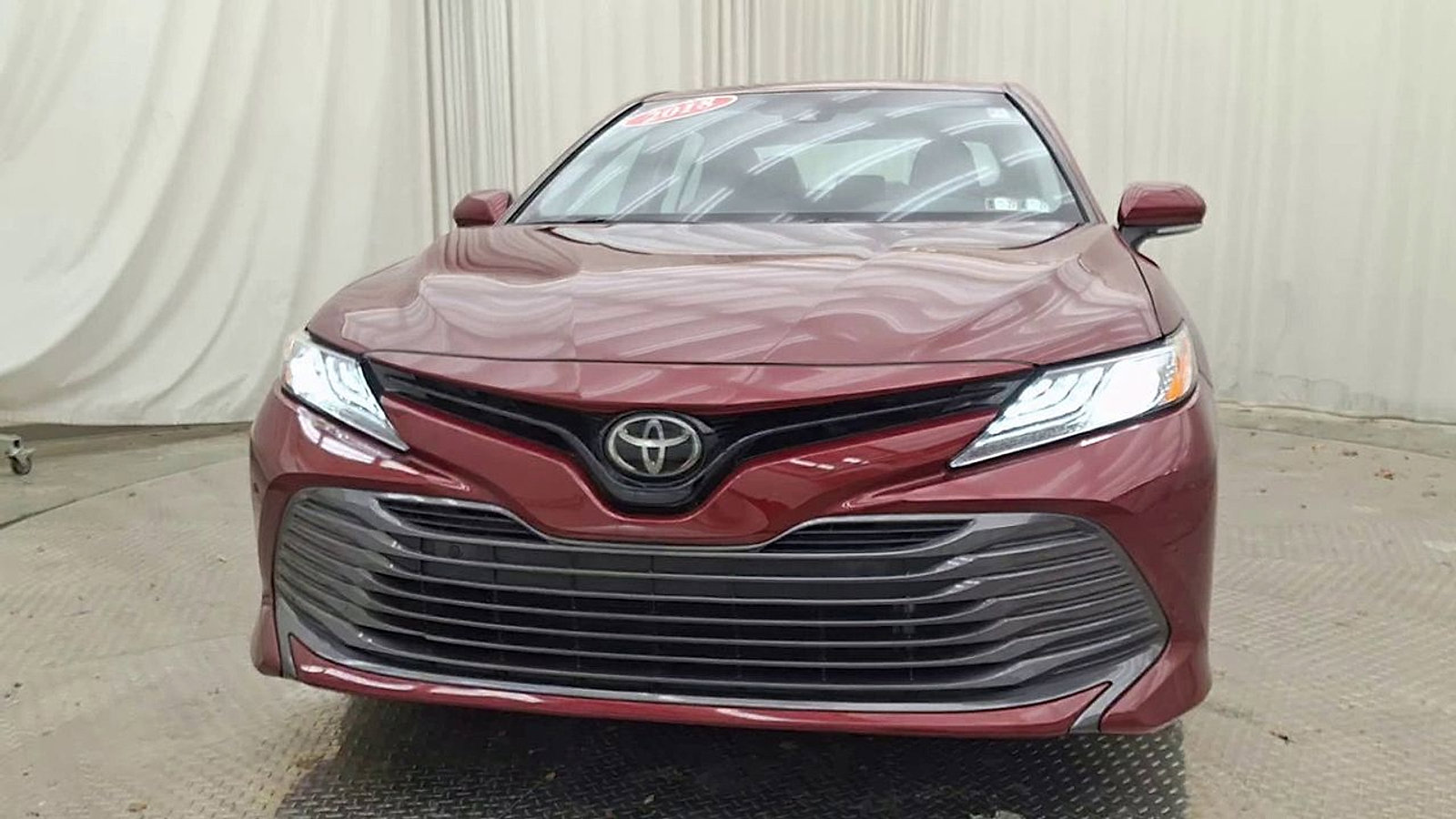 Certified 2018 Toyota Camry XLE image 4