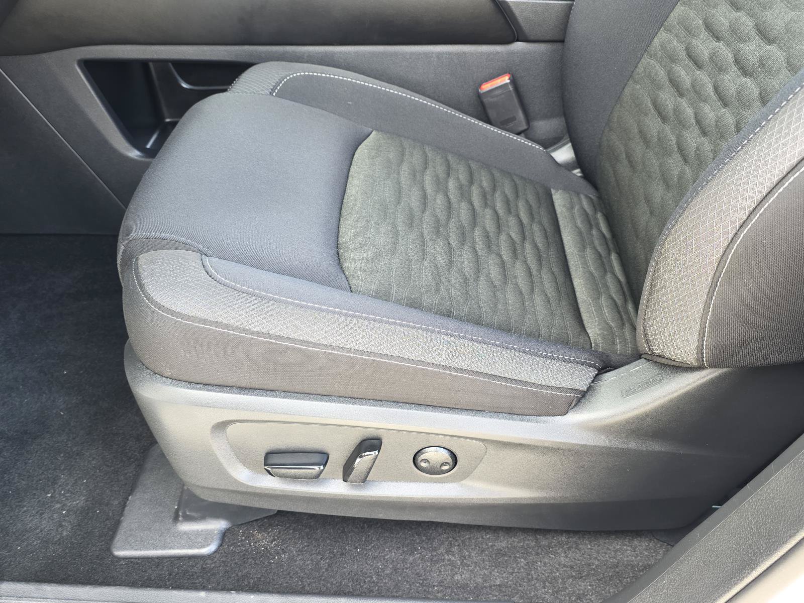 Used 2025 Nissan Pathfinder SV w/ SV Premium Package FWD image 15
