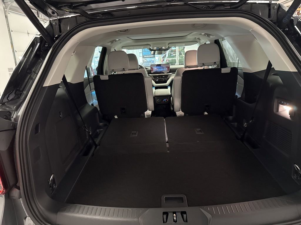 New 2026 Ford Explorer Platinum image 32
