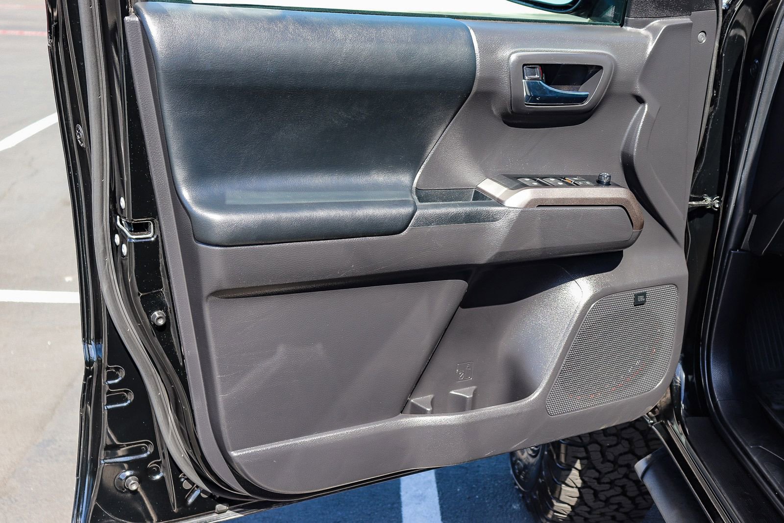 Used 2022 Toyota Tacoma Limited w/ Nightshade Package AWD/4WD image 26