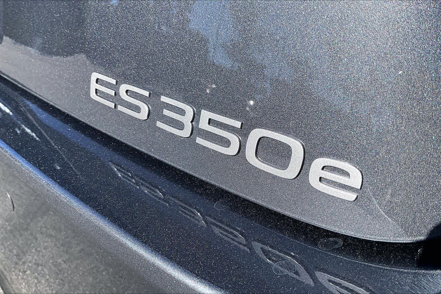 New 2026 Lexus ES 350e w/ Convenience Package FWD image 8