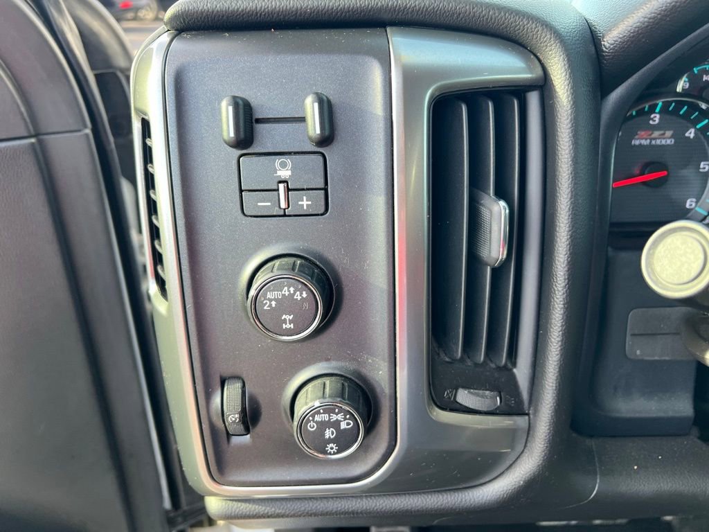 Used 2017 Chevrolet Silverado 1500 LT w/ All Star Edition image 39