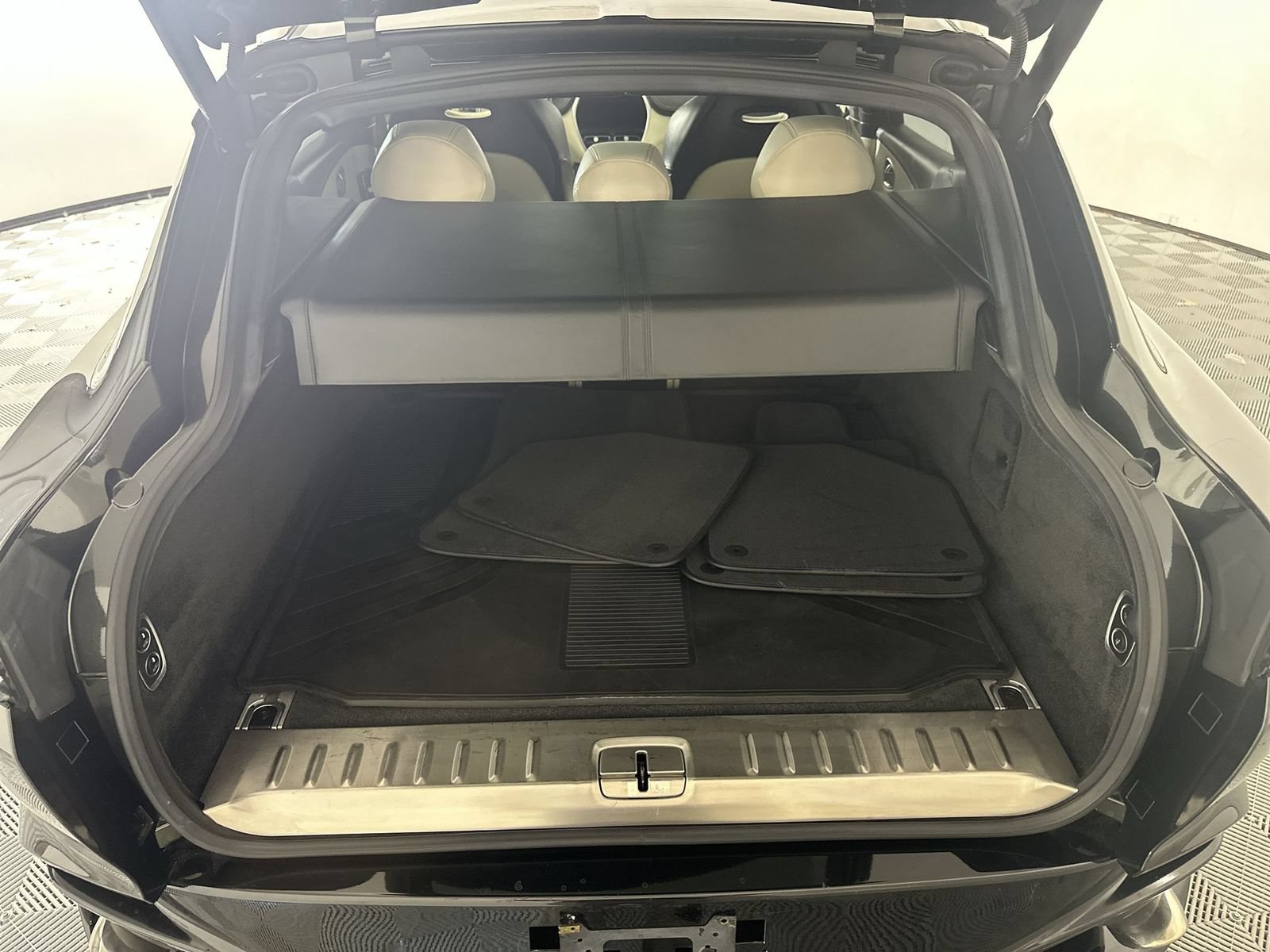 Used 2021 Aston Martin DBX AWD/4WD image 25