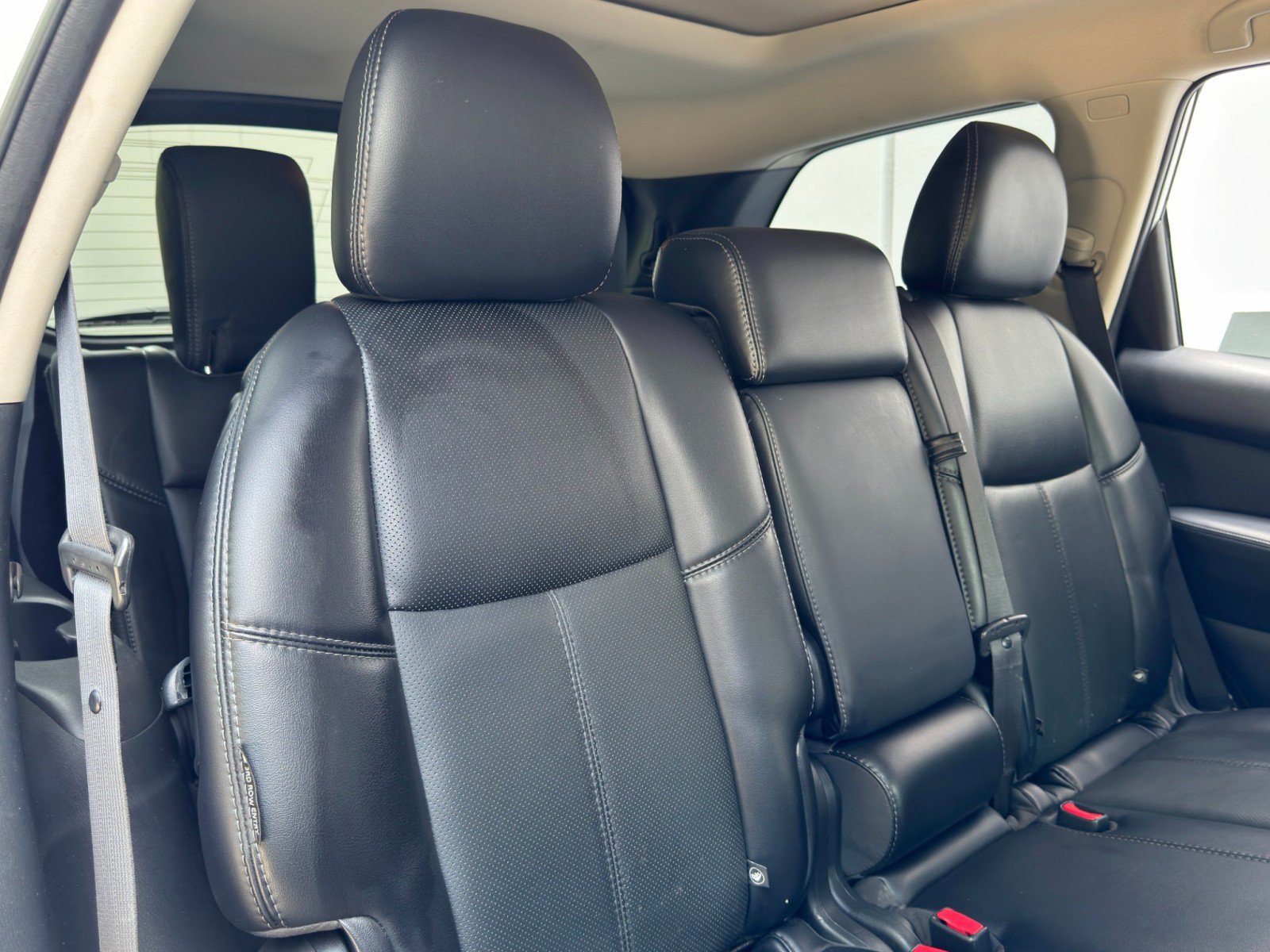 Used 2020 Nissan Pathfinder Platinum FWD image 37