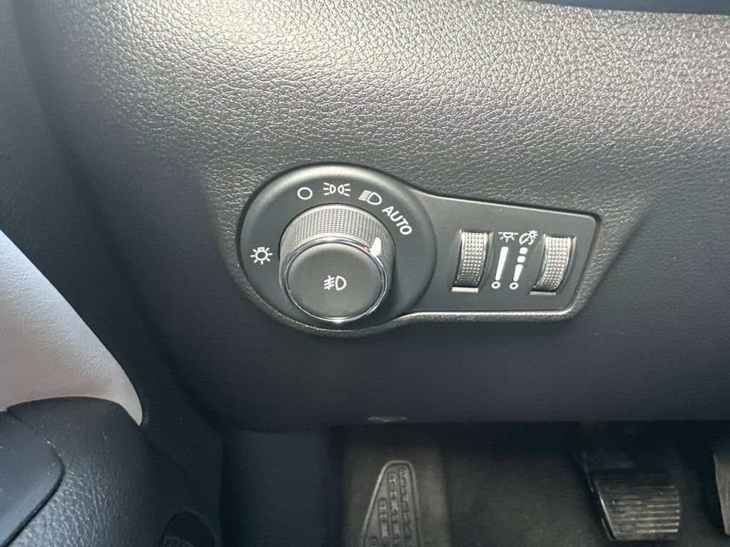 Used 2025 Jeep Compass Limited AWD/4WD image 33