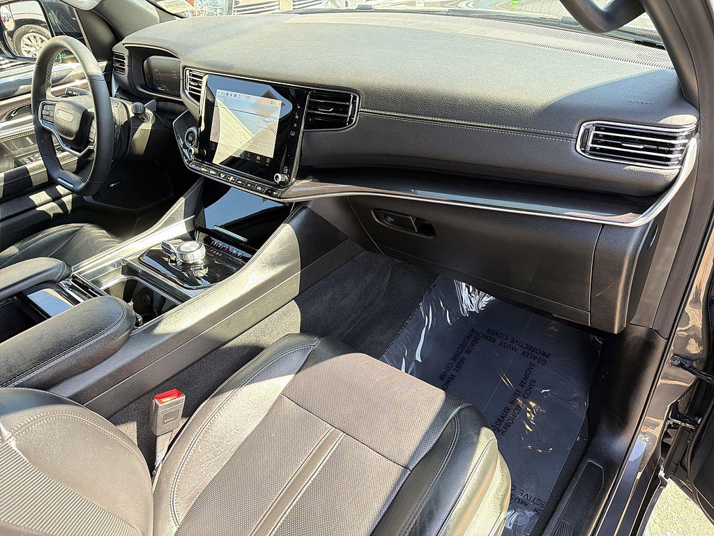 Used 2023 Jeep Wagoneer 4WD image 28