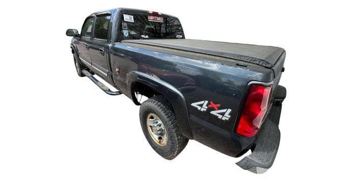 Used 2004 Chevrolet Silverado 2500 LT AWD/4WD image 3