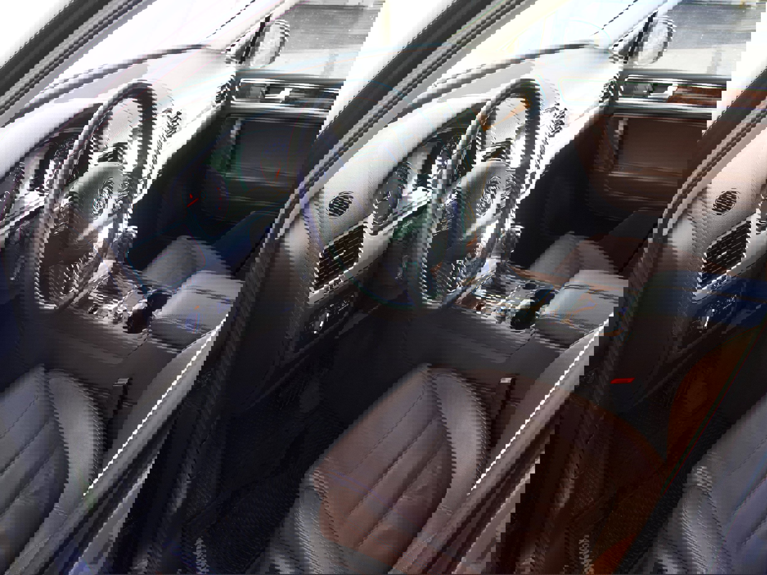 Used 2013 Volkswagen Touareg Executive image 10