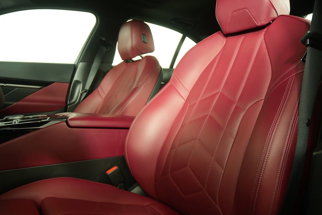 Certified 2025 BMW 530i image 11