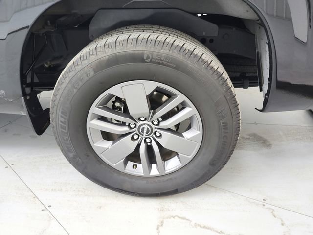 Used 2025 Nissan Frontier SV image 39