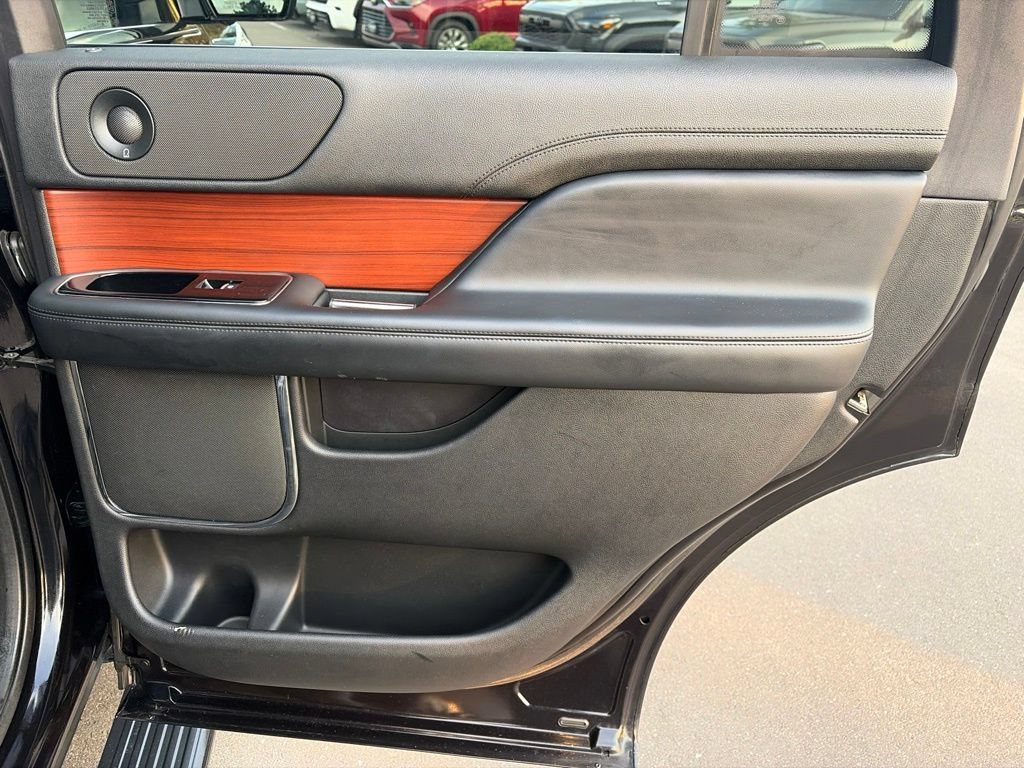 Used 2021 Lincoln Navigator Reserve AWD/4WD image 14