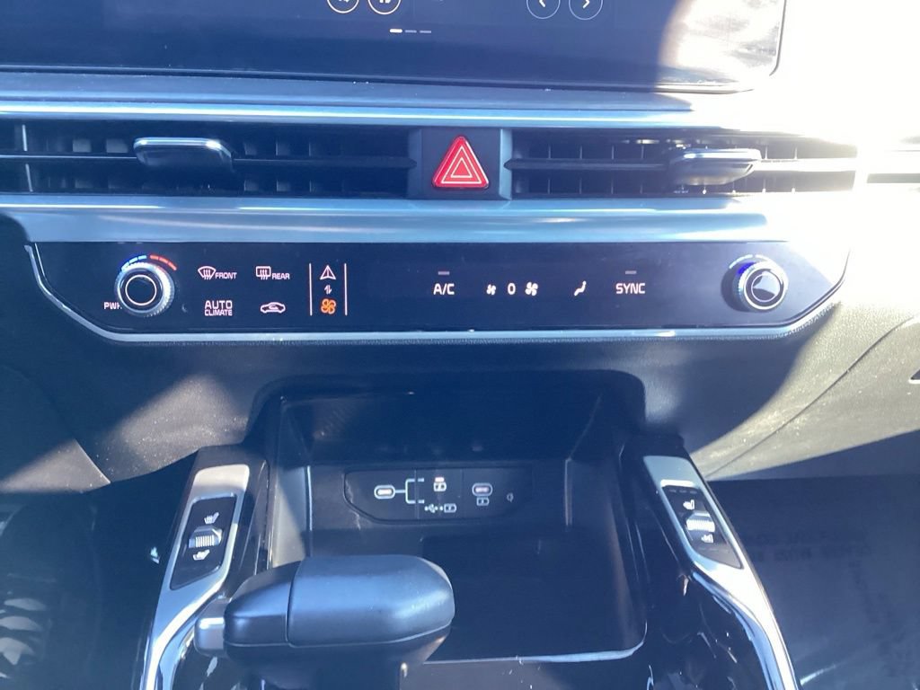 Certified 2024 Kia Sorento SX Prestige AWD/4WD image 25