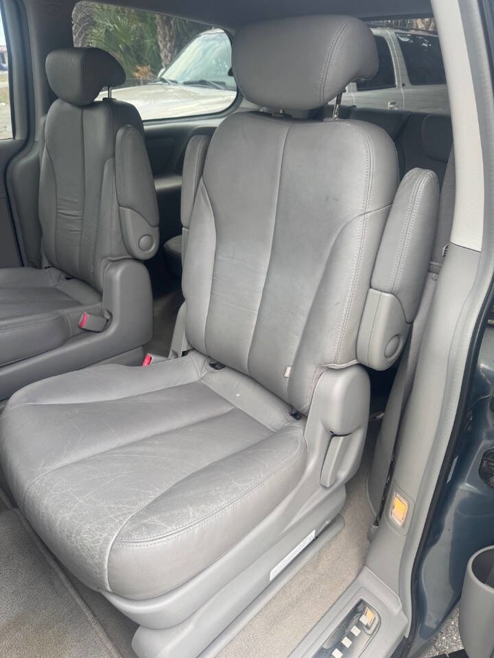 Used 2007 Hyundai Entourage GLS FWD image 17