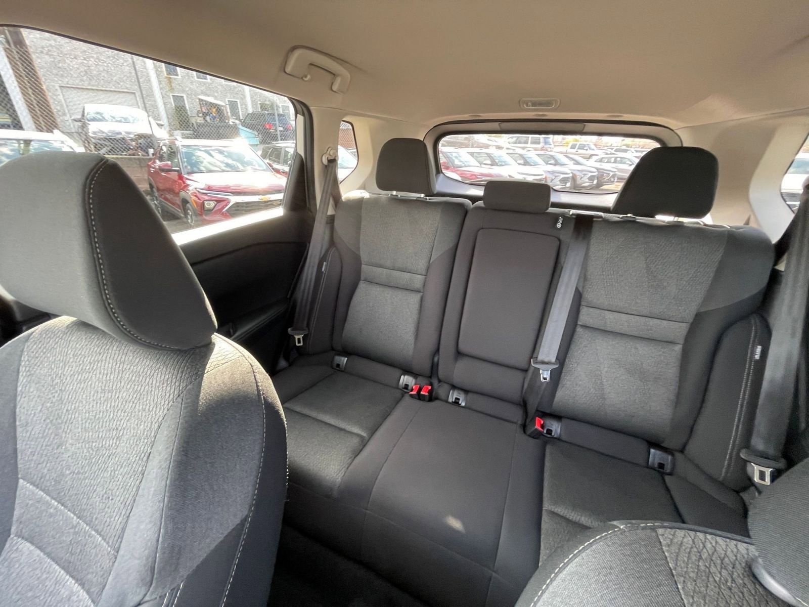 Used 2025 Nissan Rogue SV image 41