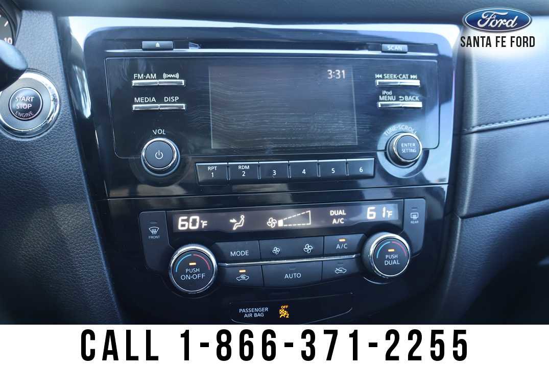 Used 2017 Nissan Rogue SV image 32