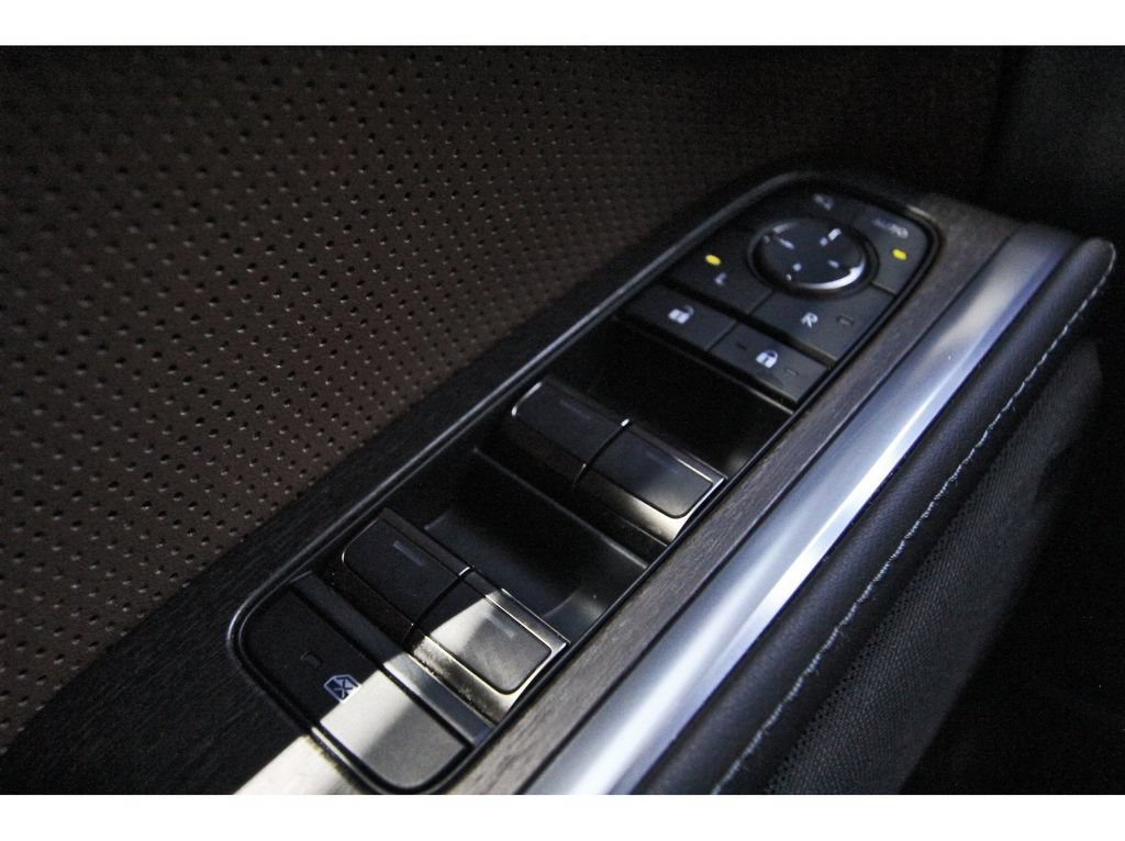 Used 2025 Lexus GX 550 w/ Accessory Package (2T) AWD/4WD image 21