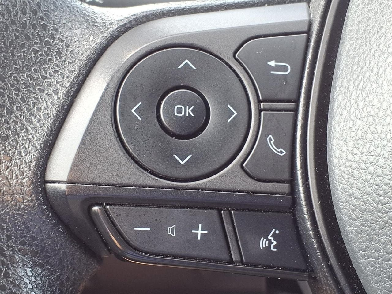 Used 2025 Toyota RAV4 XLE AWD/4WD image 22