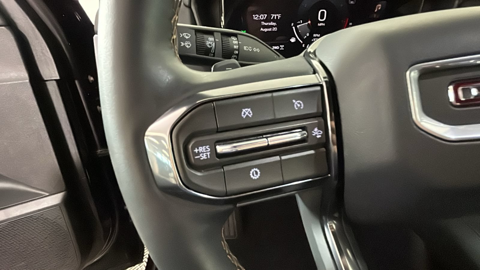 New 2026 GMC Terrain AT4 w/ Technology Package II AWD/4WD image 18