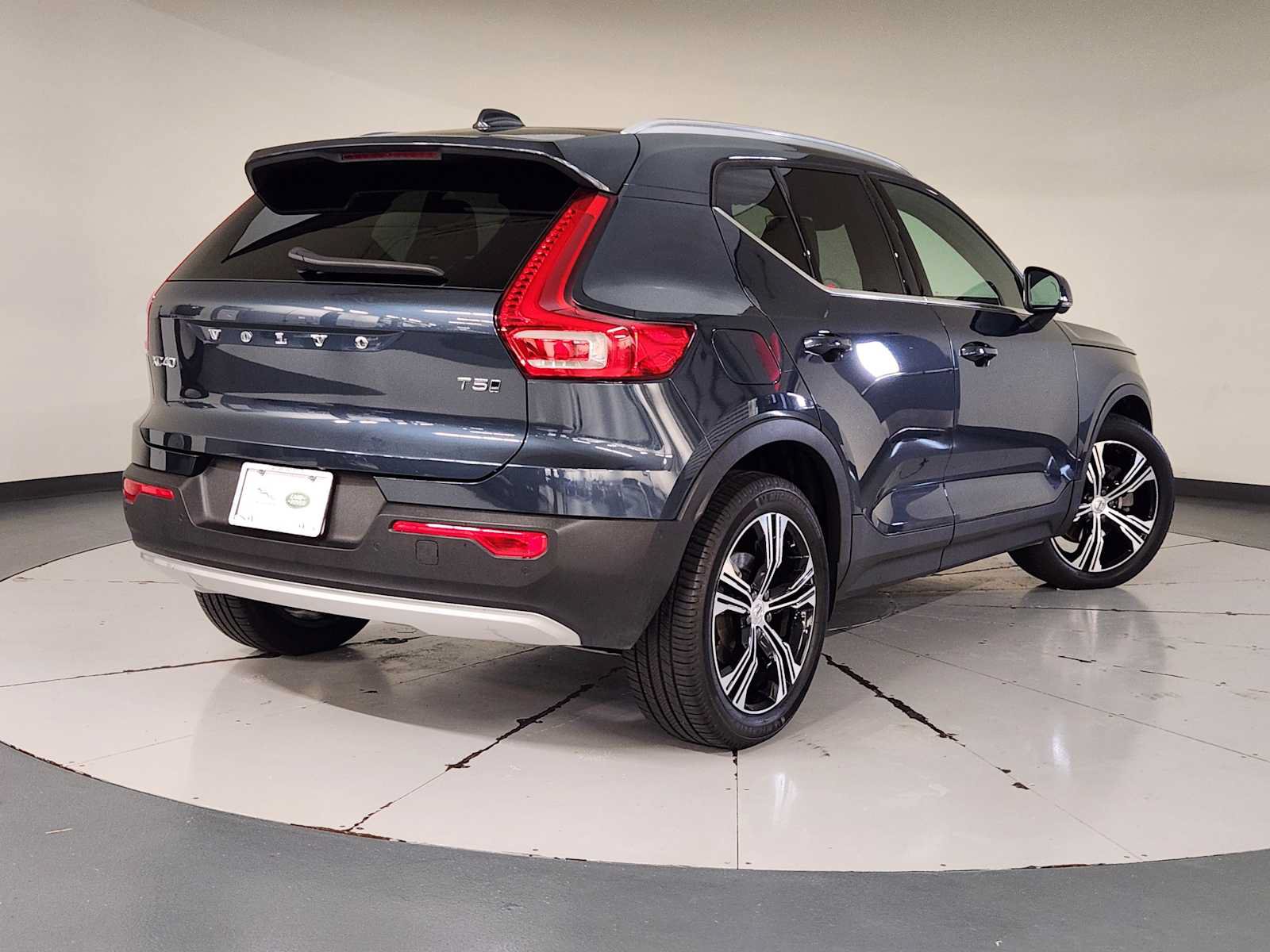 Used 2021 Volvo XC40 T5 Inscription w/ Protection Package Premier AWD/4WD image 2