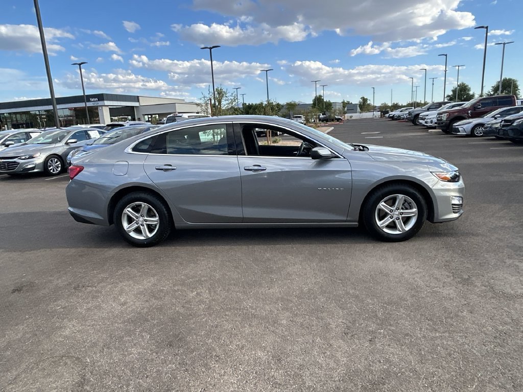 Used 2024 Chevrolet Malibu LT FWD image 2