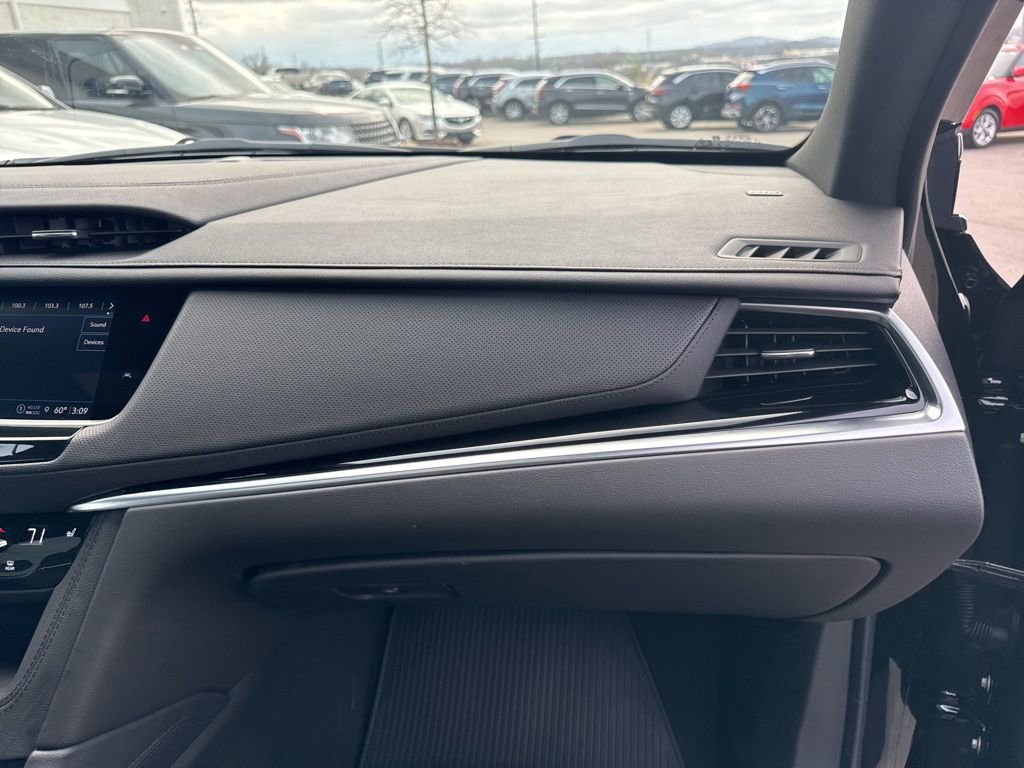 Used 2025 Cadillac XT6 Luxury image 31