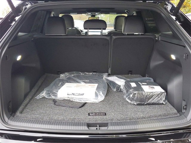 New 2025 Volkswagen Atlas Cross Sport SEL Premium R-Line image 9