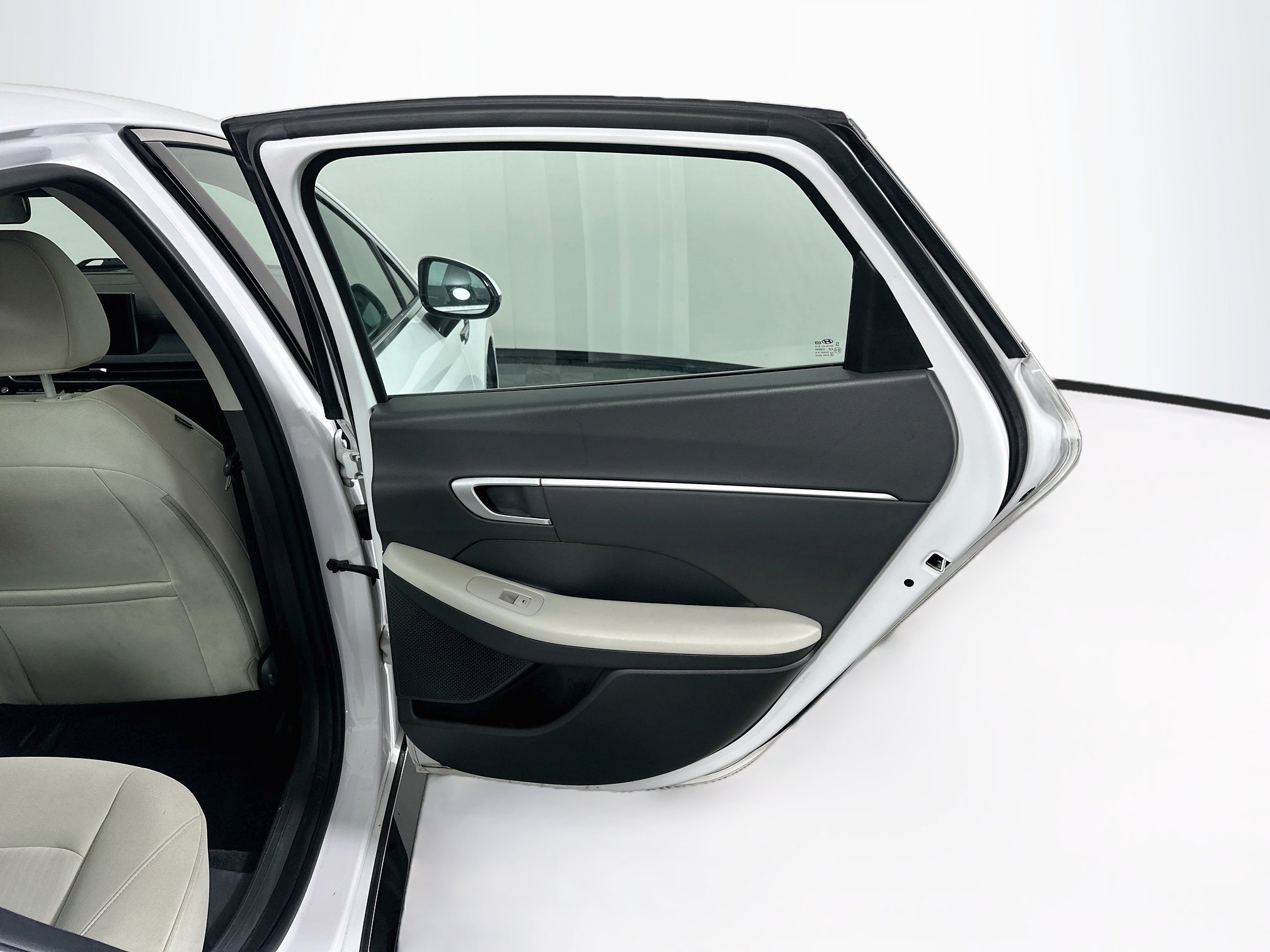 Used 2025 Hyundai Sonata SEL FWD image 30