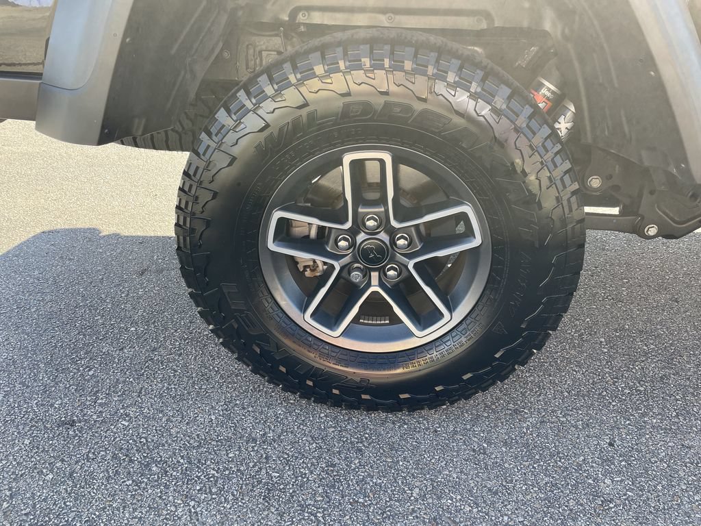 Certified 2025 Jeep Gladiator Mojave w/ Convenience Group AWD/4WD image 12