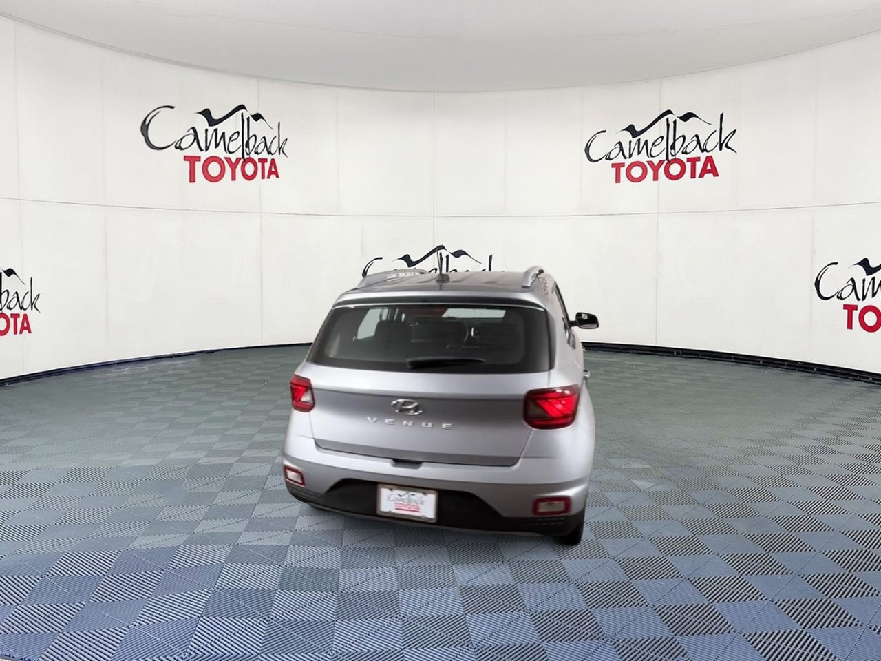 Used 2025 Hyundai Venue SEL FWD image 9