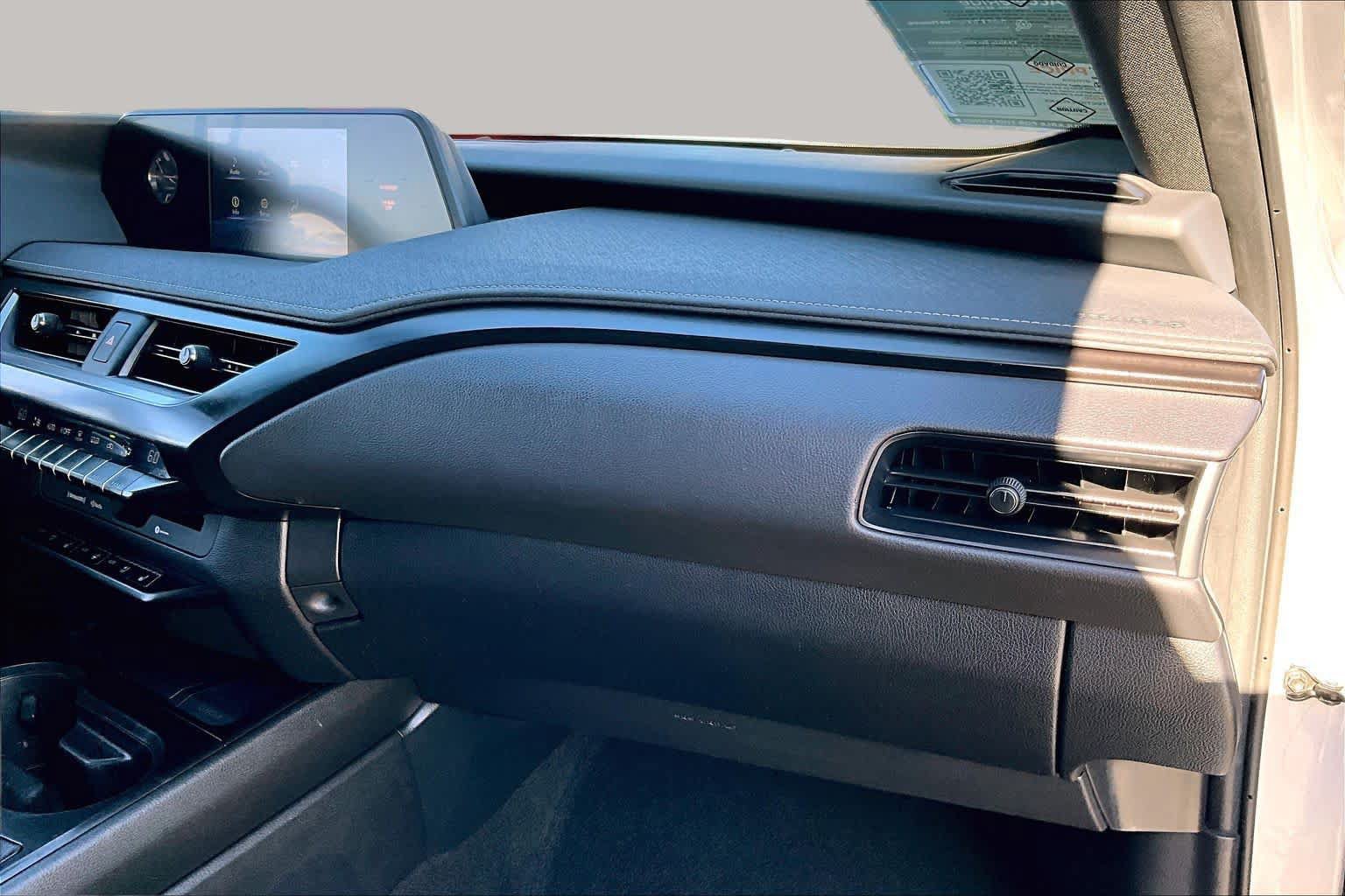Used 2019 Lexus UX 200 w/ Premium Package FWD image 16