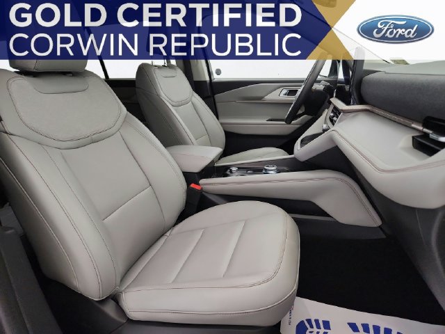 Used 2025 Ford Explorer Active w/ Active Comfort Package AWD/4WD image 30