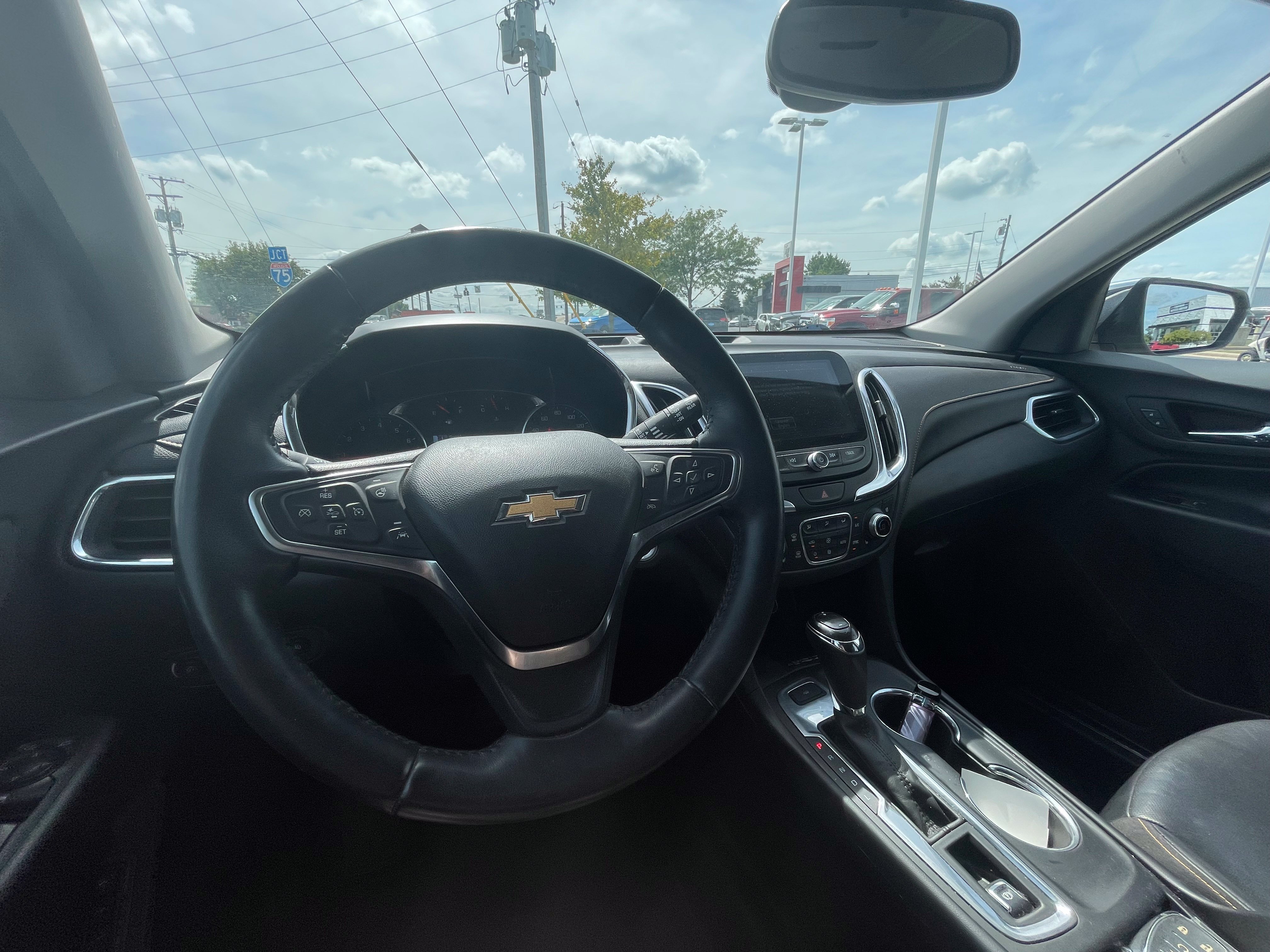 Used 2018 Chevrolet Equinox Premier FWD image 9