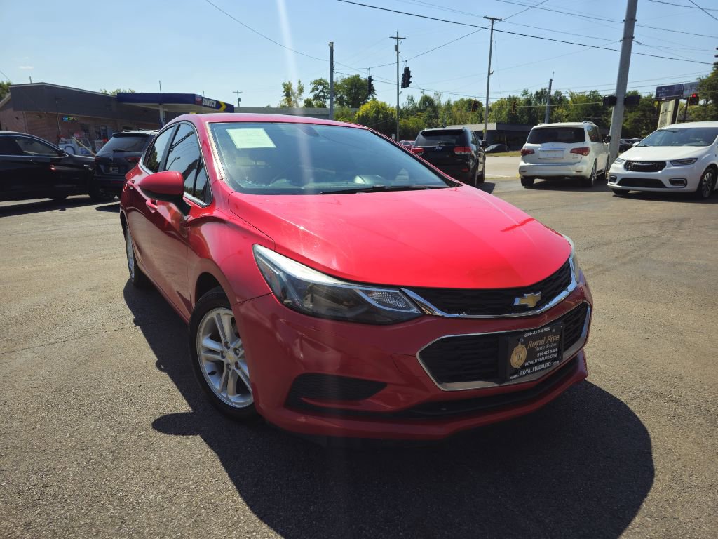 Used 2017 Chevrolet Cruze LT image 2