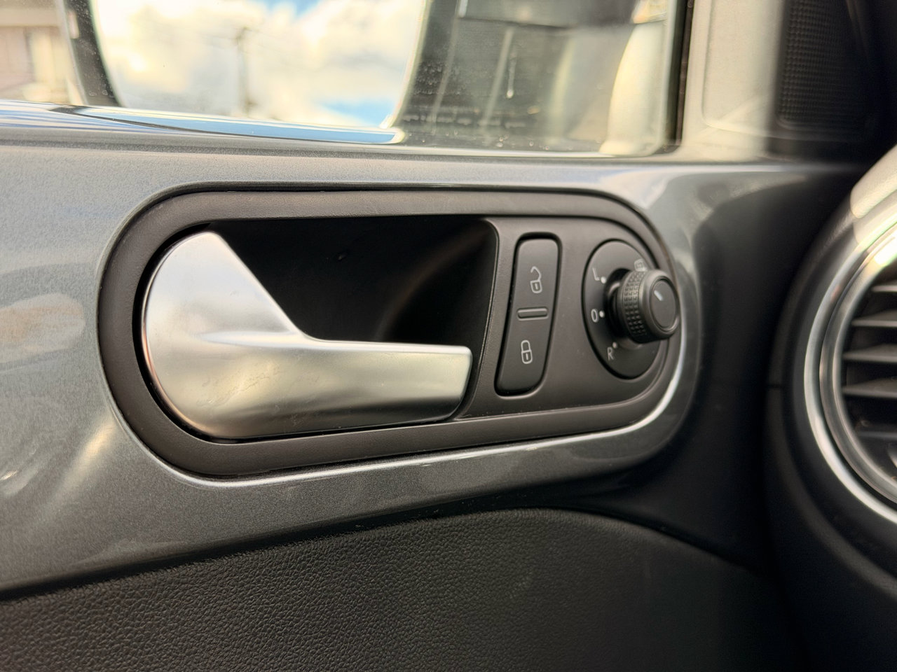 Used 2017 Volkswagen Beetle 1.8T S image 27