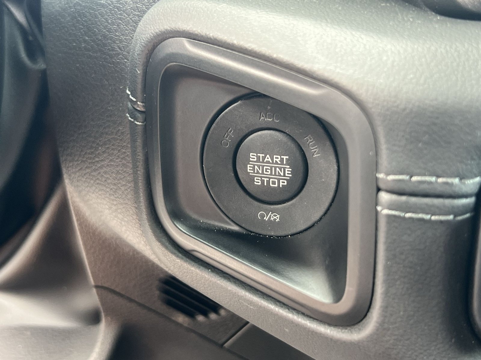 Used 2024 Jeep Wrangler Unlimited Sahara AWD/4WD image 28