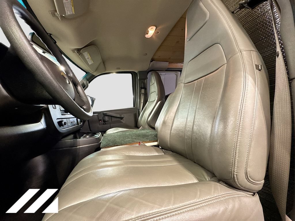 Used 2019 Chevrolet Express 2500 Extended RWD image 17