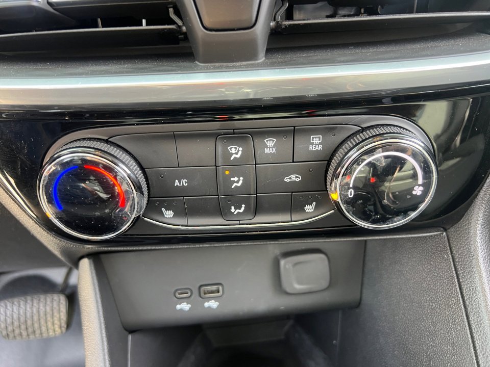 Used 2024 Buick Encore GX Sport Touring w/ Experience Buick Package image 18