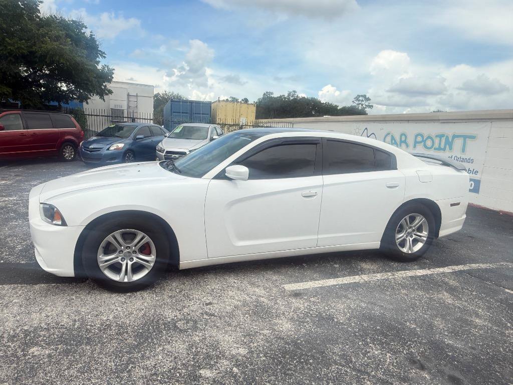 Used 2014 Dodge Charger SXT RWD image 2