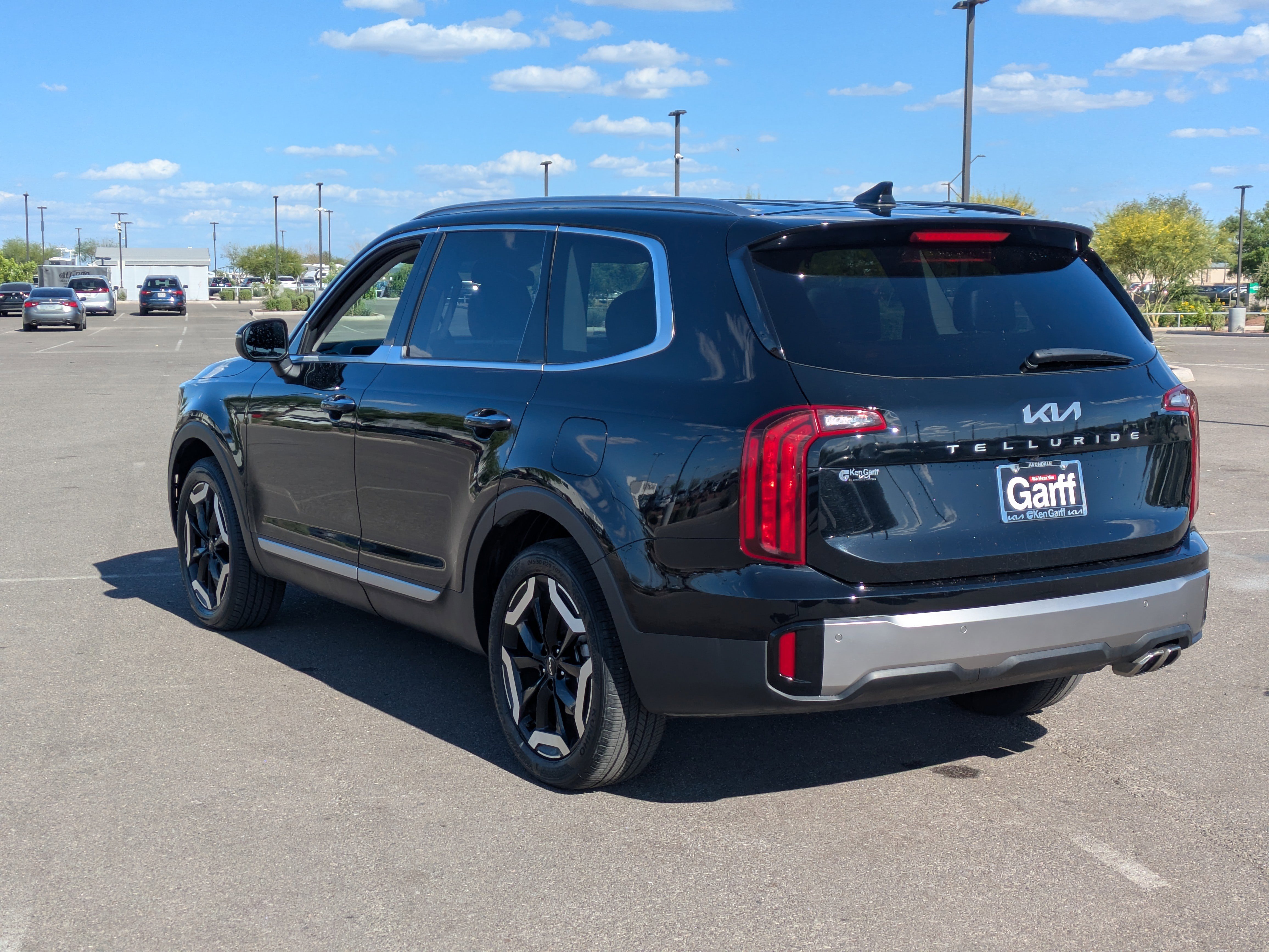 Used 2025 Kia Telluride S image 3