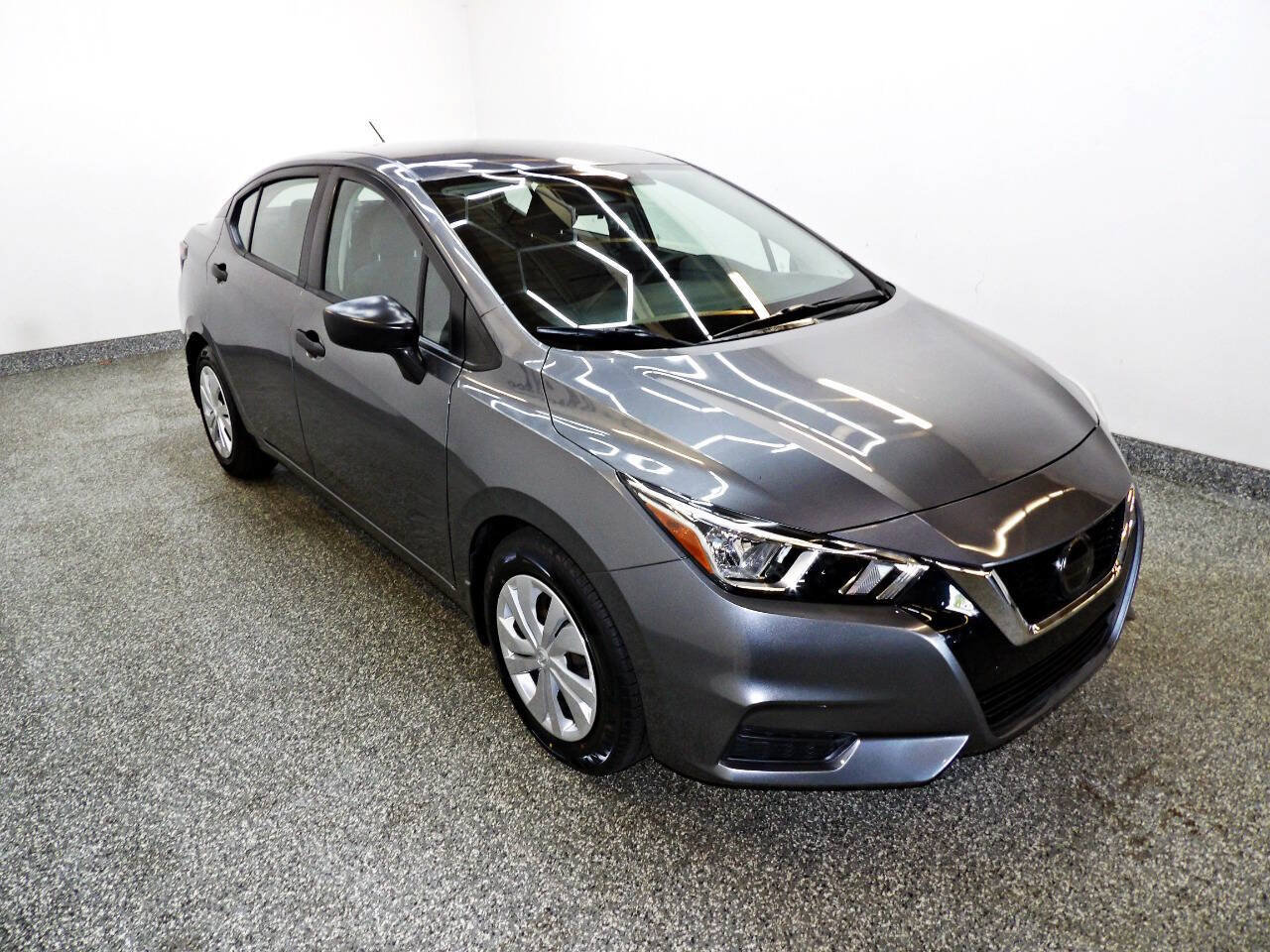 Used 2020 Nissan Versa S FWD image 3